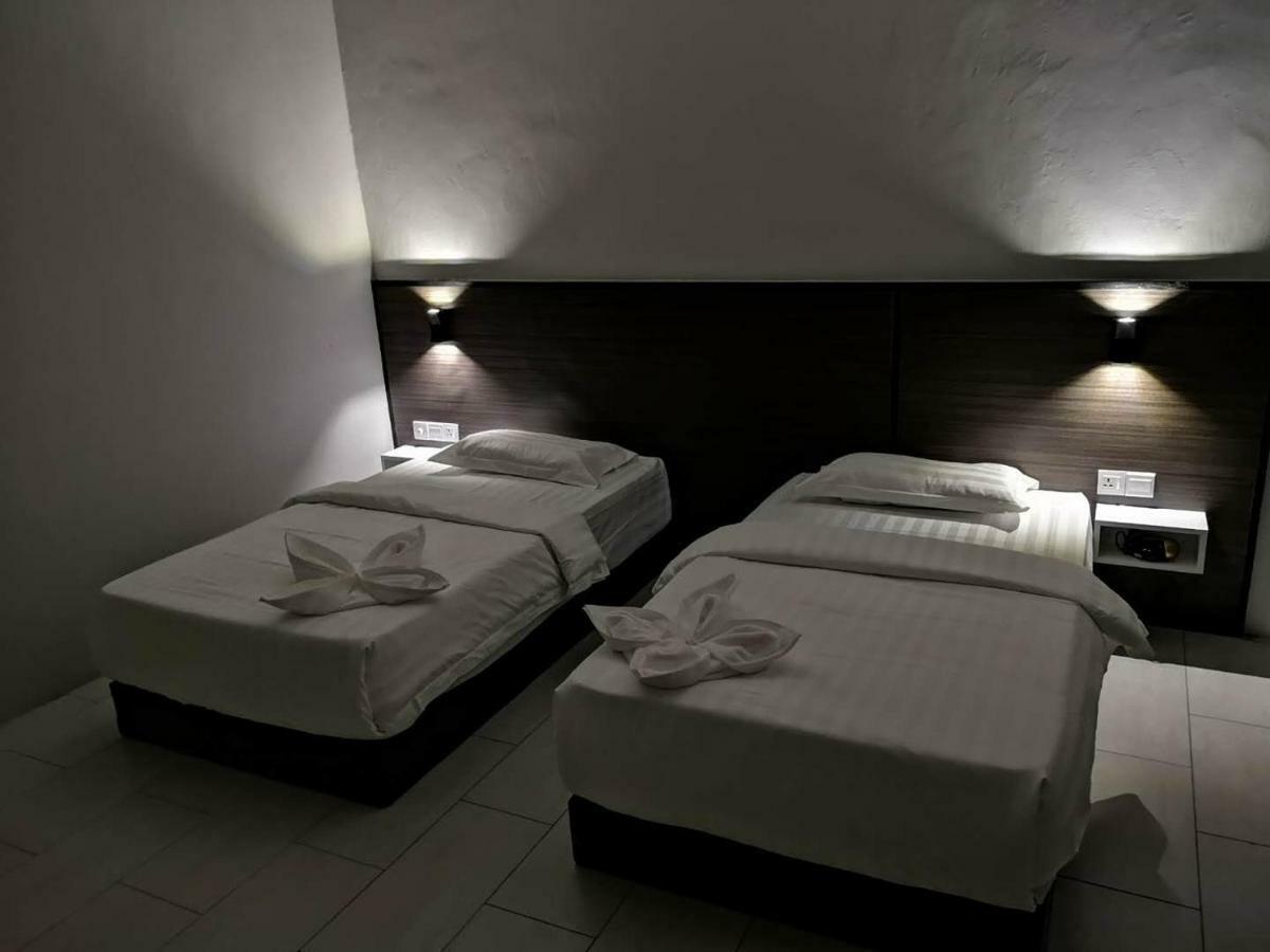 Luna Guesthouse 露娜旅馆 Semporna Buitenkant foto