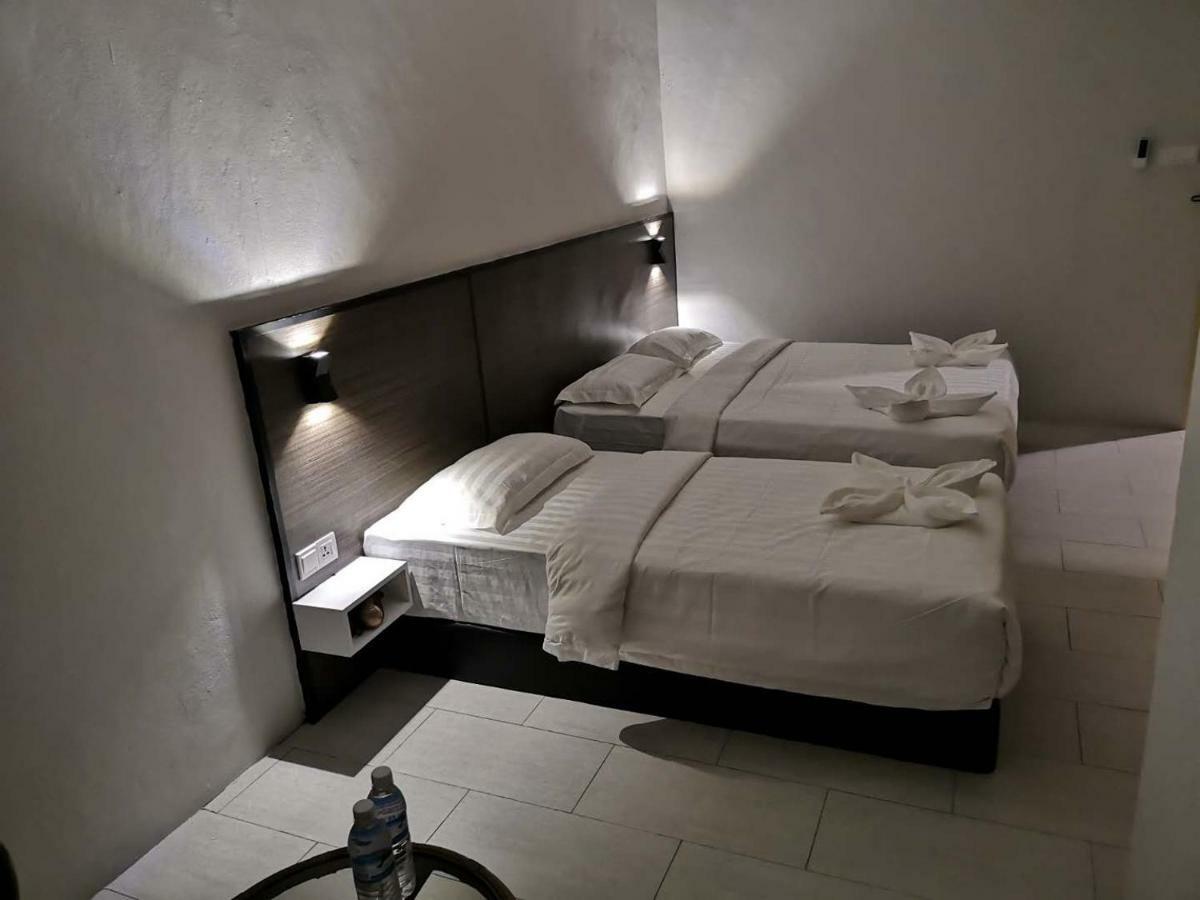 Luna Guesthouse 露娜旅馆 Semporna Buitenkant foto